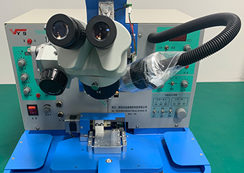 显微镜系统：通过调节显微镜，在焊线时可以看清楚支架和芯片电极。